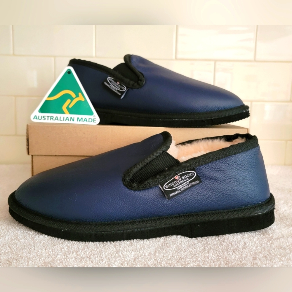 UGG/Bindoon Boots Leather Loafer Slippers with Sheepskin Lining - Blue - Size 9
